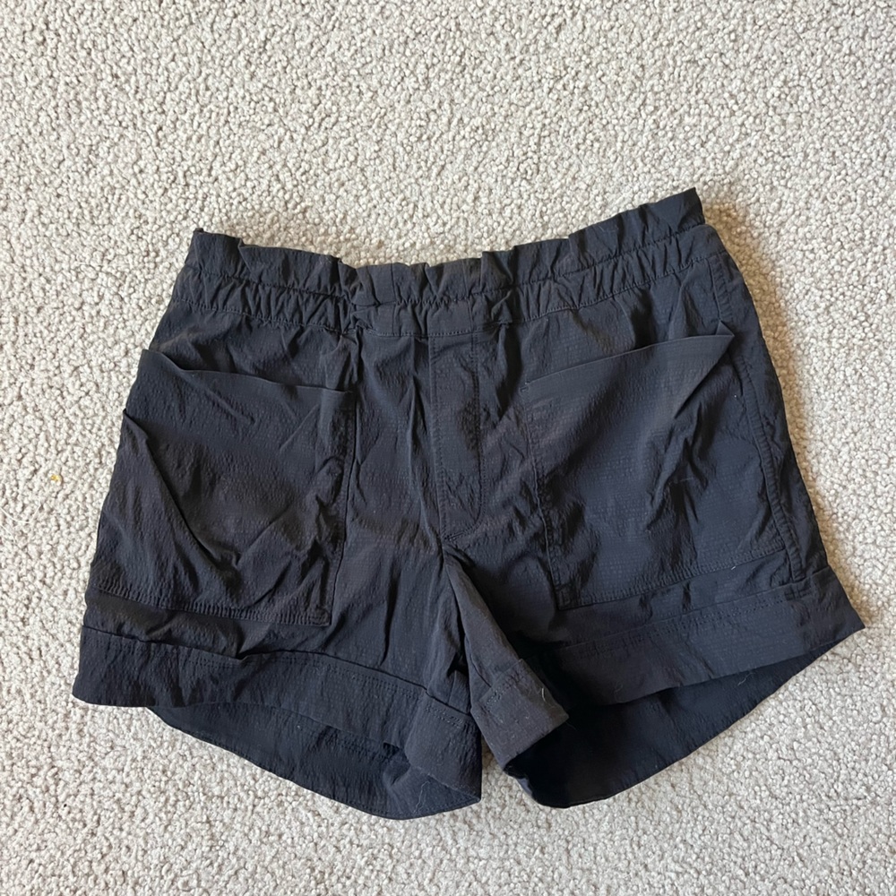 Athleta black Trekkie north paper bag shorts